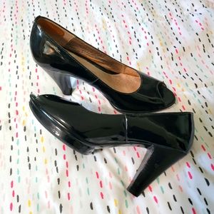 Sofft 10M patent leather, open toe pumps